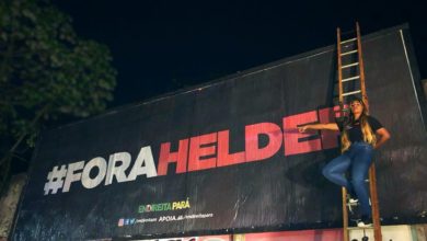 Photo of “Outdoors” com frase “Fora Helder” são vistos pela região metropolitana de Belém