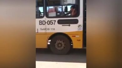Photo of Motorista interrompe viagem depois que passageira de ônibus se recusa a usar máscara