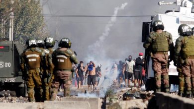 Photo of Em bloqueio total, Santiago tem confronto nas ruas por escassez de alimentos