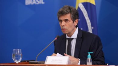 Photo of Ministro da Saúde Nelson Teich pede demissão do governo Bolsonaro antes de completar um mês no cargo