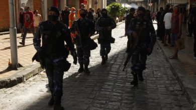 Photo of Fiscalização orienta população, fecha lojas e aplica multas por descumprimento de decreto