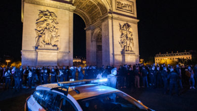 Photo of Protestos policiais fazem França recuar sobre proibição a estrangulamento