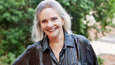 Photo of ‘As pessoas só ajudam artistas milionários, como aquela que finge ser homossexual, a Daniela Mercury’, desabafa Angela Ro Ro ao pedir ajuda