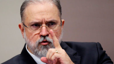 Photo of Constituição não admite intervenção militar, diz Augusto Aras