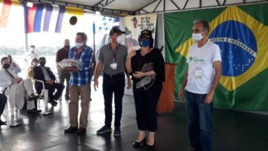 Photo of Ministra Damares entregou 16 mil cestas de alimentos para distribuir a famílias ribeirinhas de Chaves e Afuá