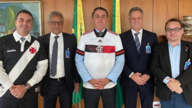 Photo of Após receber Flamengo, Bolsonaro define nova regra de direito de transmissão e complica Globo