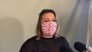 Photo of Mulher que cobrou Bolsonaro sobre mortes é do MBL e trabalha para Holiday