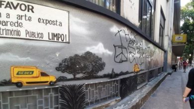 Photo of Menos de 24h após ser concluída, pintura nova do prédio dos Correios é pichada