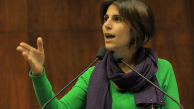Photo of Gil, Caetano e Chico assinam carta em apoio à candidatura de Manuela D’Ávila em Porto Alegre