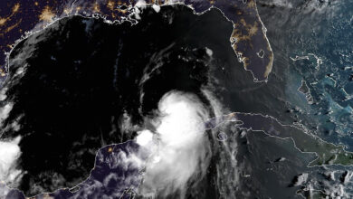 Photo of Furacão Laura sobe para categoria 3 e ameaça costa dos EUA