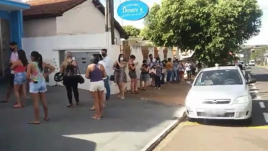 Photo of Moradores compram 3 mil picolés para ajudar dono de sorveteria que teve energia cortada