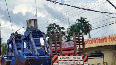 Photo of Veículo de grande porte arrebenta fiação elétrica e de telefonia em Outeiro