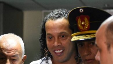 Photo of Prisão de Ronaldinho no Paraguai estaria tendo festas diárias regadas à bebida e mulheres