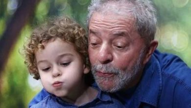 Photo of “Blogueira” que comemorou morte do neto de Lula é, na verdade, um homem escondido em perfil fake