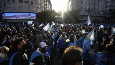 Photo of Argentinos protestam contra quarentena mais longa da América Latina
