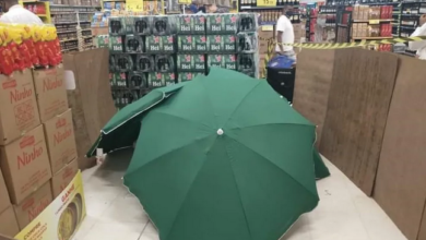 Photo of Trabalhador morre em supermercado no Recife, corpo é coberto por guarda-sóis e local continua funcionando