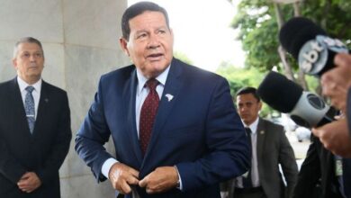 Photo of Mourão convida DiCaprio para visitar Amazônia após críticas
