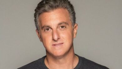 Photo of Reunido com empresários Luciano Huck não descarta a disputa presidencial em 2022: ‘Estou aqui’