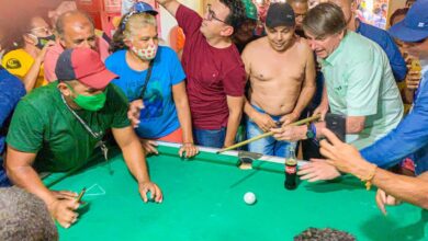 Photo of [VÍDEO] Bolsonaro joga sinuca e “toma uma” no interior do Ceará, governado pelo PT