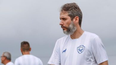 Photo of Após Hélio dos Anjos cobrar explicações, presidente do Paysandu assume responsabilidade e isenta executivo de futebol pela falta de reforços