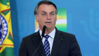 Photo of Bolsonaro diz que ‘está proibido’ falar em Renda Brasil e afirma que Bolsa Família vai continuar