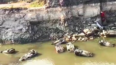 Photo of Carros aparecem com baixa da água em lago e polícia suspeita de golpe em seguradoras