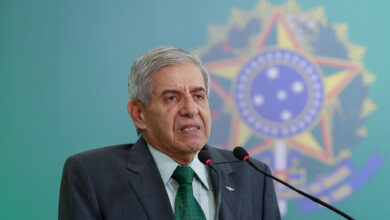 Photo of Heleno diz que retaliação a países que boicotarem Brasil pode estar na mira do governo