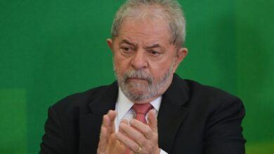 Photo of Lula diz que Bolsonaro comete sorrateiramente crime de lesa-pátria