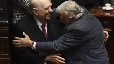 Photo of Ex-presidente Mujica renuncia ao Senado do Uruguai e encerra vida política