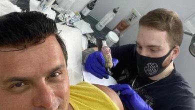 Photo of Esdras faz tatuagem com rosto de Gretchen