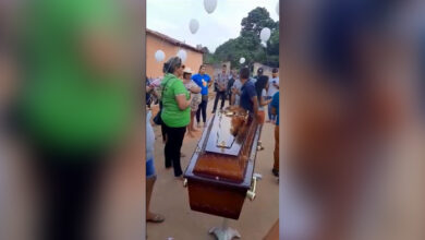 Photo of Velório e sepultamento são realizados com música, alegria e consumo de bebidas em Curionópolis