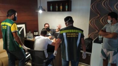 Photo of Acusado de tentar matar goleiro Bruno, dono de restaurante tem carro apedrejado