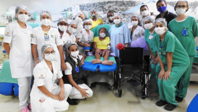 Photo of Profissionais de saúde se unem em campanha e doam cadeira de rodas à idosa