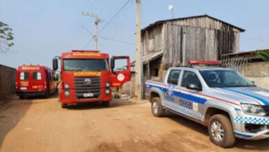 Photo of Bombeiros resgatam mulher que incendiou a própria casa, com ela dentro, em Itaituba