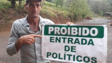 Photo of Agricultor coloca placa e proíbe a entrada de políticos na propriedade dele