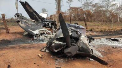 Photo of Avião da Bolívia bate em poste, explode e piloto morre perto da fronteira brasileira