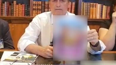 Photo of Jair Bolsonaro cancela ‘live eleitoral’ após pedir votos para 59 candidatos