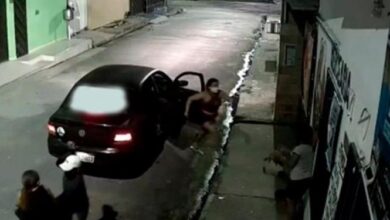 Photo of Casal de bandidos ataca mulheres em via pública. Veja o [VÍDEO]