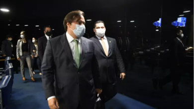 Photo of Centrão se articula para frear reeleição de Maia e Alcolumbre