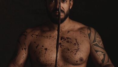 Photo of Chef Thiago Castanho aparece espirrado de açaí em projeto fotográfico