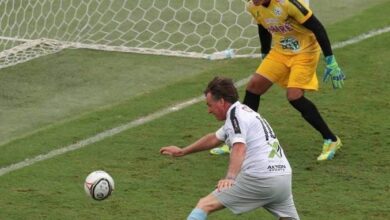 Photo of Bolsonaro participa de jogo beneficente na Vila Belmiro