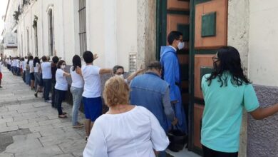 Photo of Abraço simbólico marca fim do colégio do Carmo, na Cidade Velha