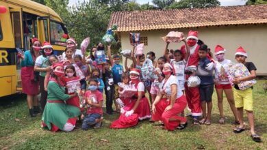 Photo of Escola de Campo leva magia do Natal ao encontro de estudantes ribeirinhos