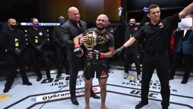 Photo of Deiveson mantém o cinturão após empate majoritário com Moreno no UFC 256