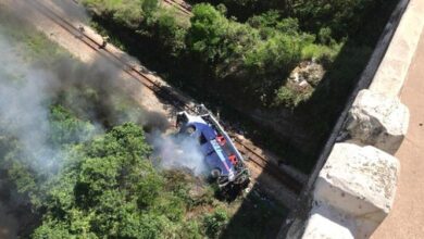 Photo of Ônibus cai de viaduto na BR-381; segundo PRF, há 10 mortos