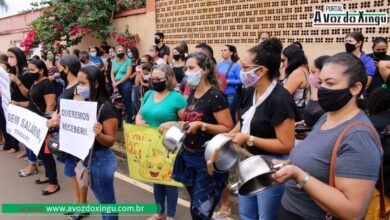 Photo of Servidores da prefeitura de Altamira protestam em frente à casa do prefeito Domingos Juvenil