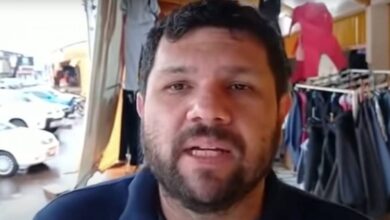 Photo of Oswaldo Eustáquio caiu consertando o chuveiro da cela e pode ficar sem andar, diz advogado do blogueiro