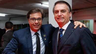 Photo of Presidente Bolsonaro oficializa troca no Turismo e nomeia Gilson Machado para o cargo