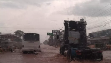 Photo of Rio Uriboca volta a transbordar durante chuva e alaga BR-316, na região metropolitana de Belém