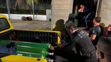 Photo of Polícia apreende 33 cilindros de oxigênio escondidos em caminhão em Manaus
